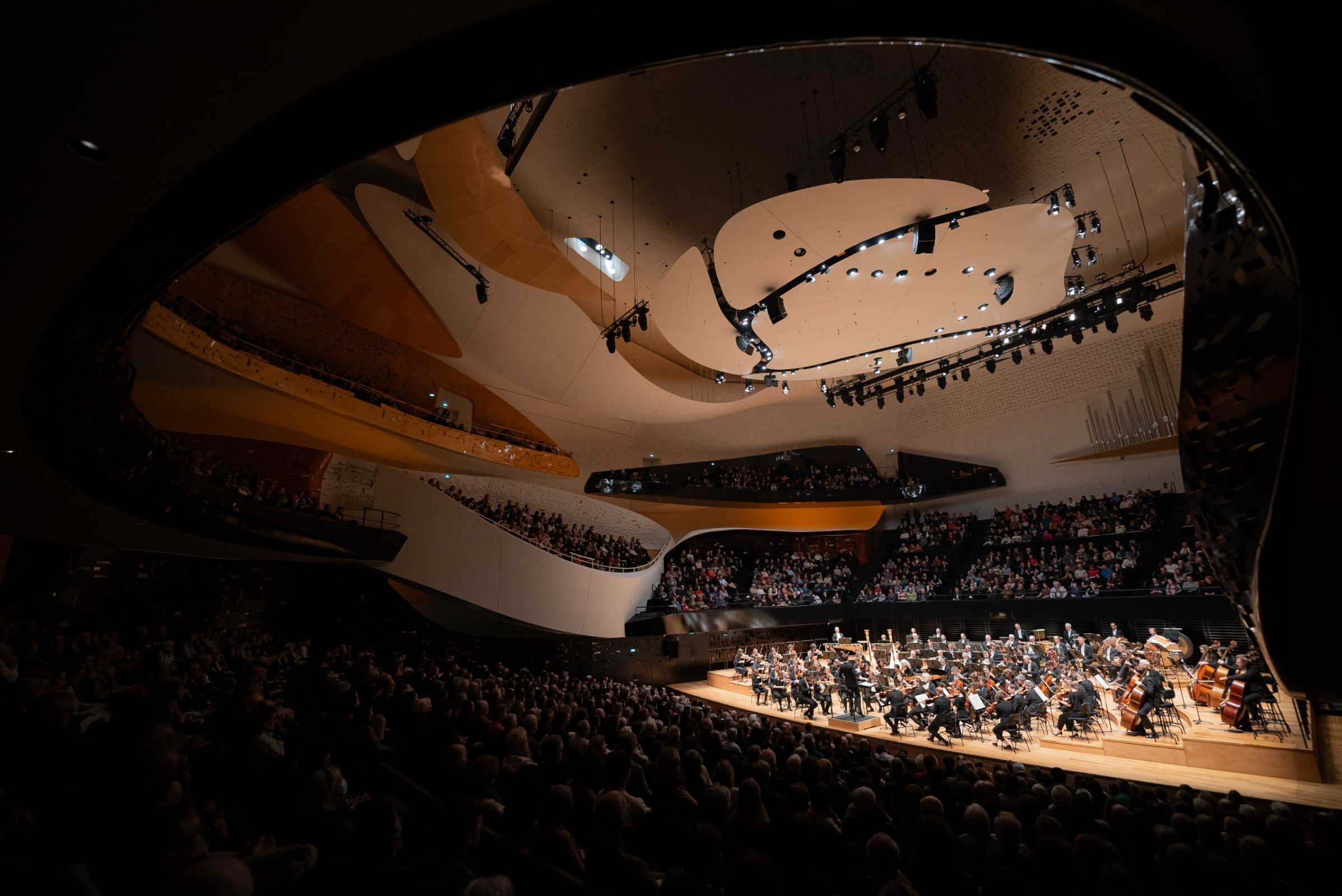 Klaus Mäkelä dirige l'Orchestre de Paris &copy; Charles d'Hérouville