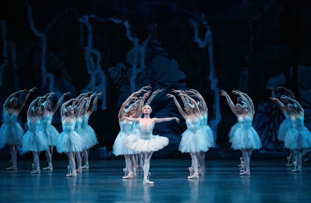 Sara Mearns as Odette with New York City Ballet in Peter Martins' <i>Swan Lake</i> &copy; Erin Baiano