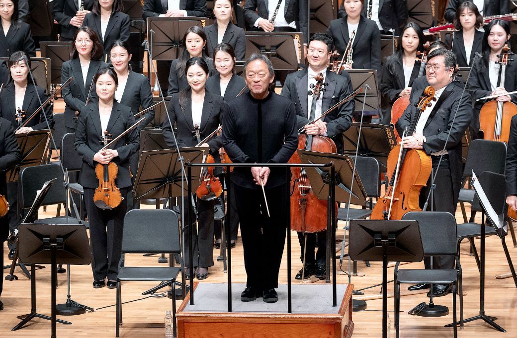 Myung-whun Chung and the KBS Symphony Orchestra © Lee Sang-hoon, courtesy of the KBS Symphony Orchestra