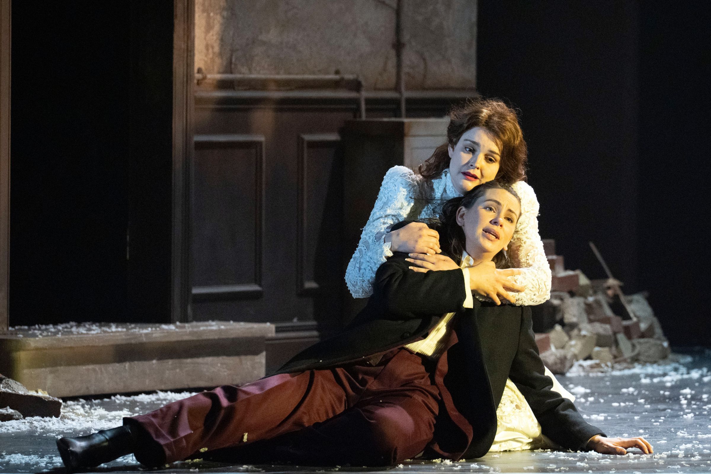 Jessica Cale (Giulietta) and Samantha Price (Romeo) &copy; Richard Hubert Smith