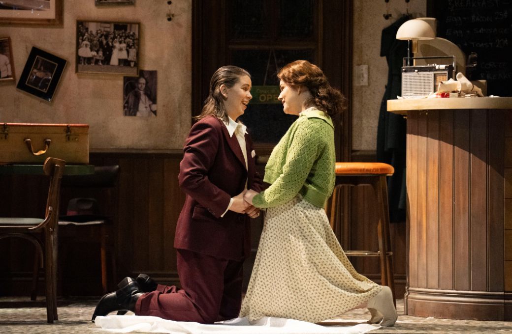Samantha Price (Romeo) and Jessica Cale (Giulietta) &copy; Richard Hubert Smith
