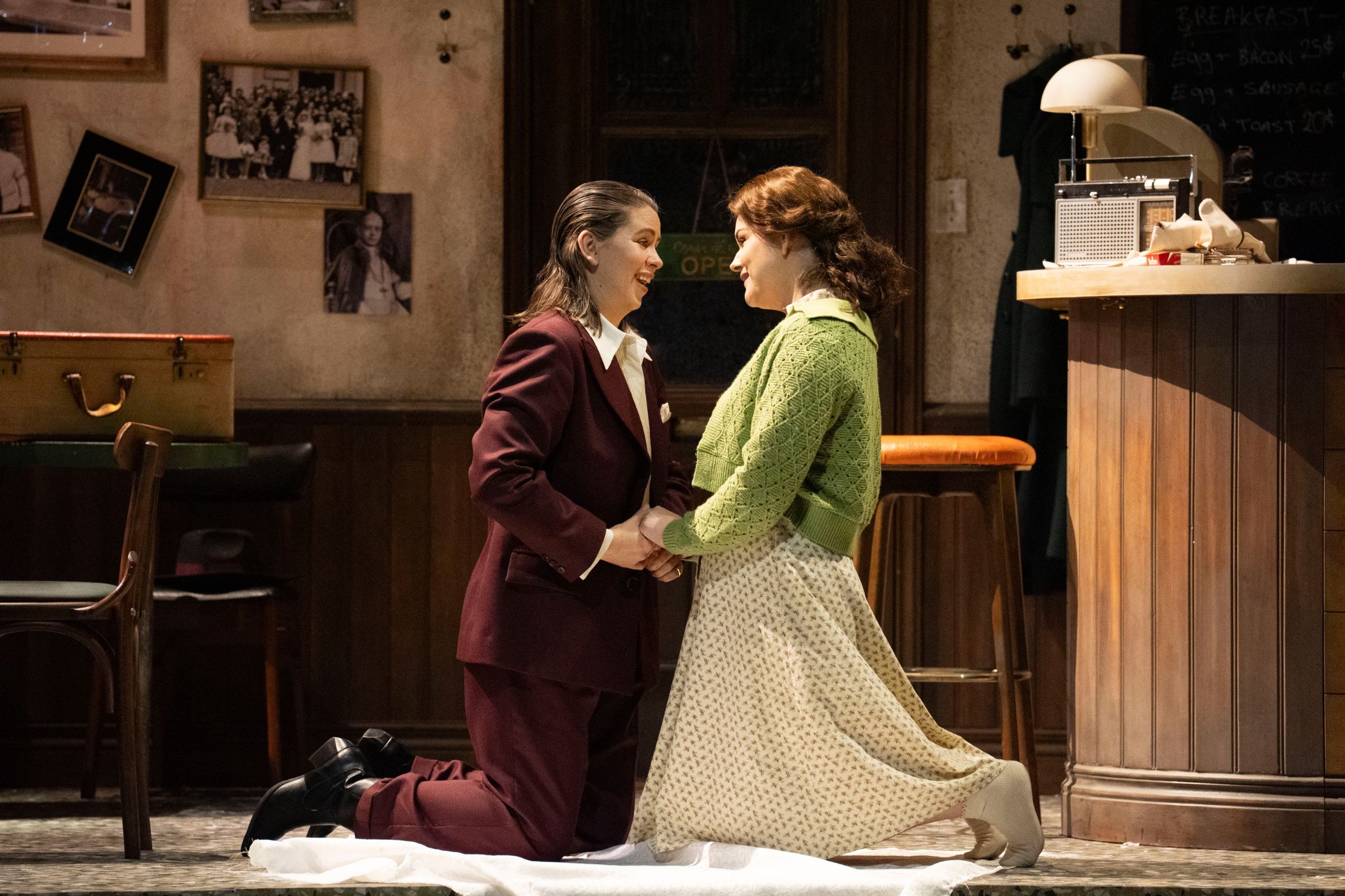 Samantha Price (Romeo) and Jessica Cale (Giulietta) &copy; Richard Hubert Smith