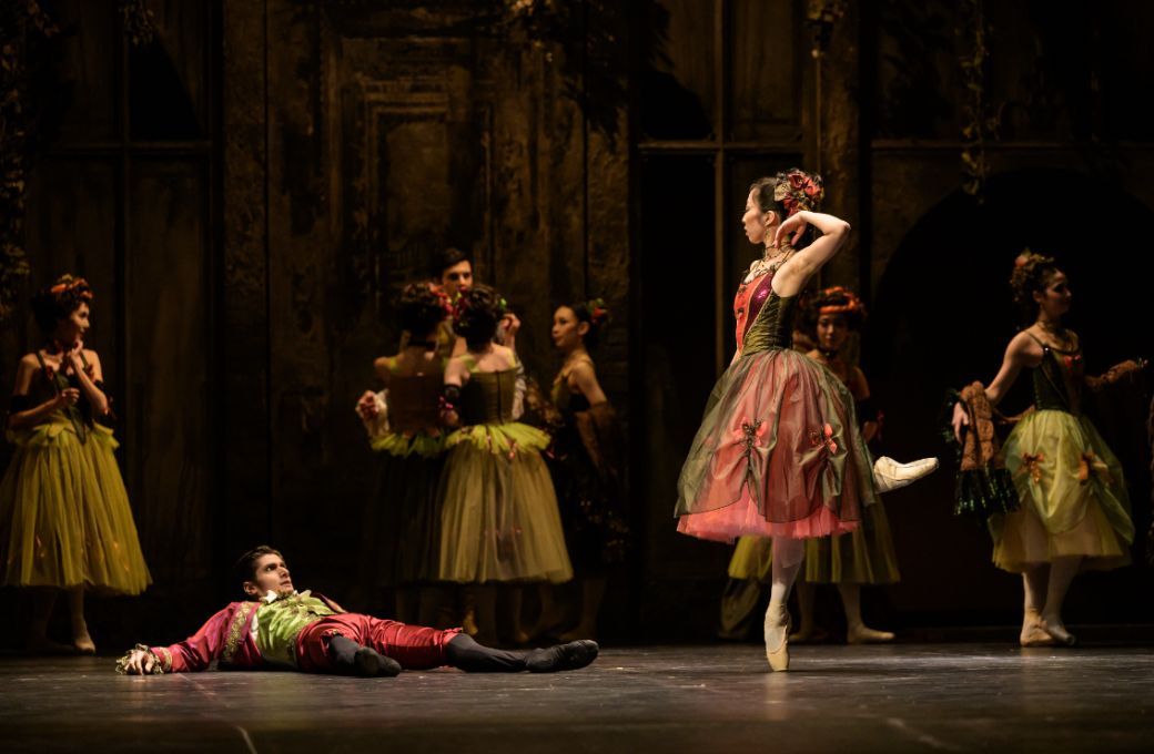 Paul Irmatov as Lescaut and Aya Okumura as Lescaut's mistress in MacMillan's <i>L'Histoire de Manon</i> © Serghei Gherciu