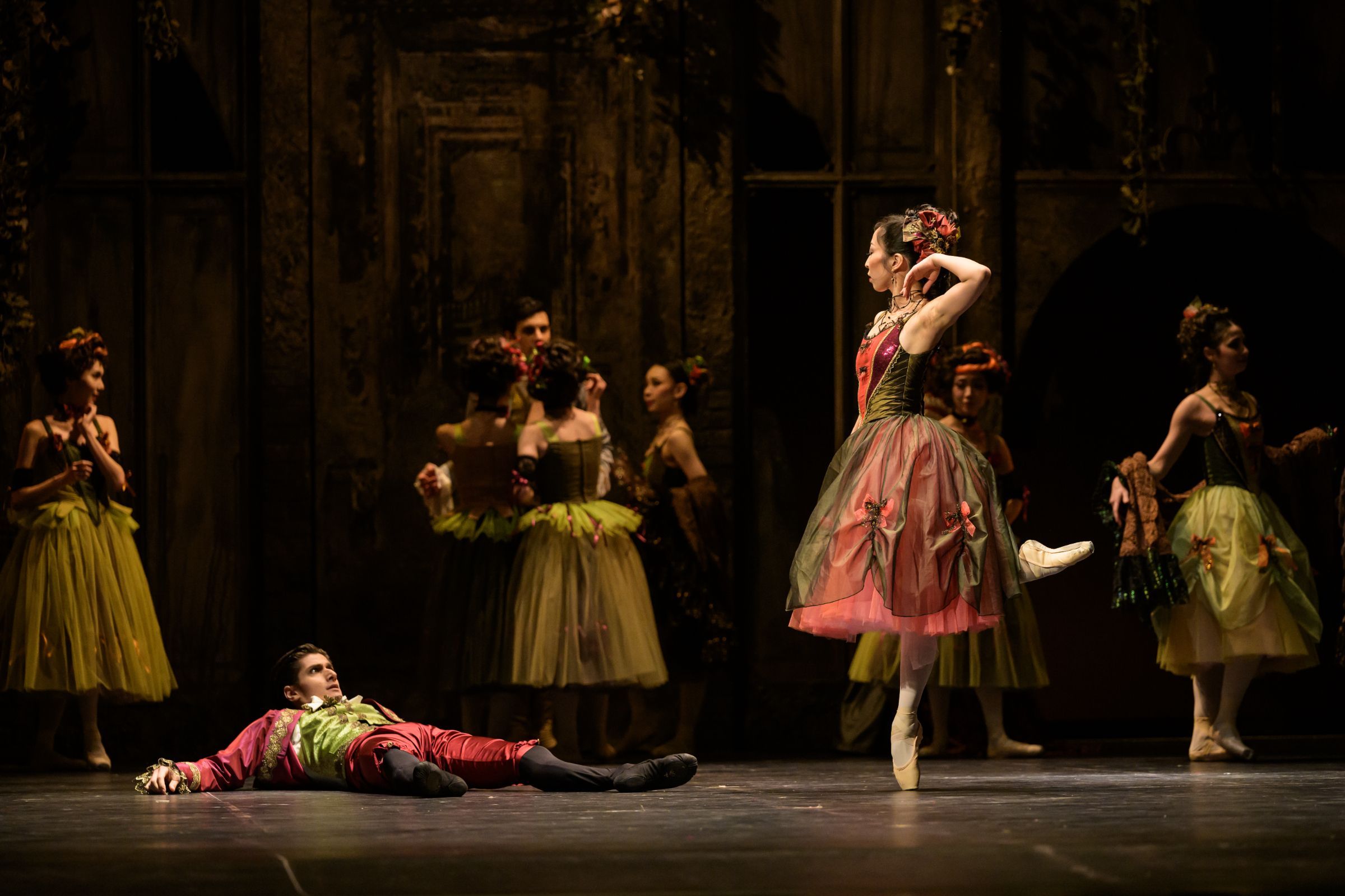 Paul Irmatov as Lescaut and Aya Okumura as Lescaut's mistress in MacMillan's <i>L'Histoire de Manon</i> © Serghei Gherciu