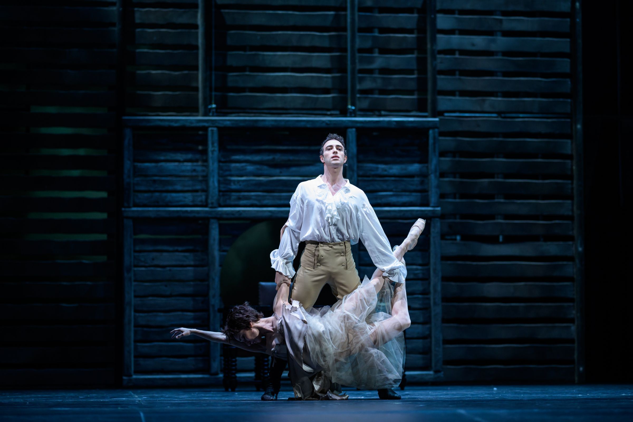 Romina Contreras as Manon and Giovanni Rotolo as the Gaelor in MacMillan's <i>L'Histoire de Manon</i> © Serghei Gherciu