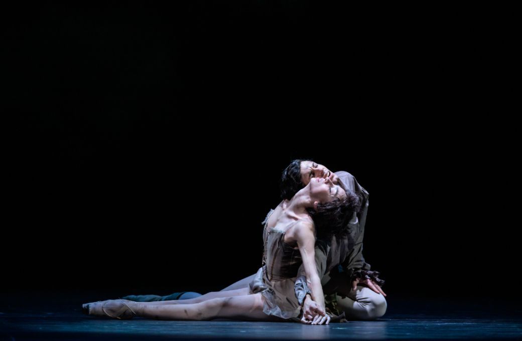 Romina Contreras as Manon and Danilo Lo Monaco as Des Grieux in MacMillan's <i>L'Histoire de Manon</i> © Serghei Gherciu