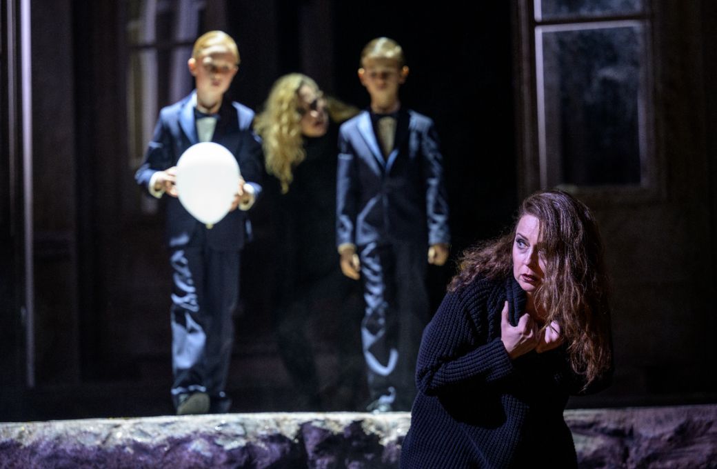 Arnheiður Eiríksdóttir (Neris) and Svetlana Aksenova (Medea) © Petr Neubert