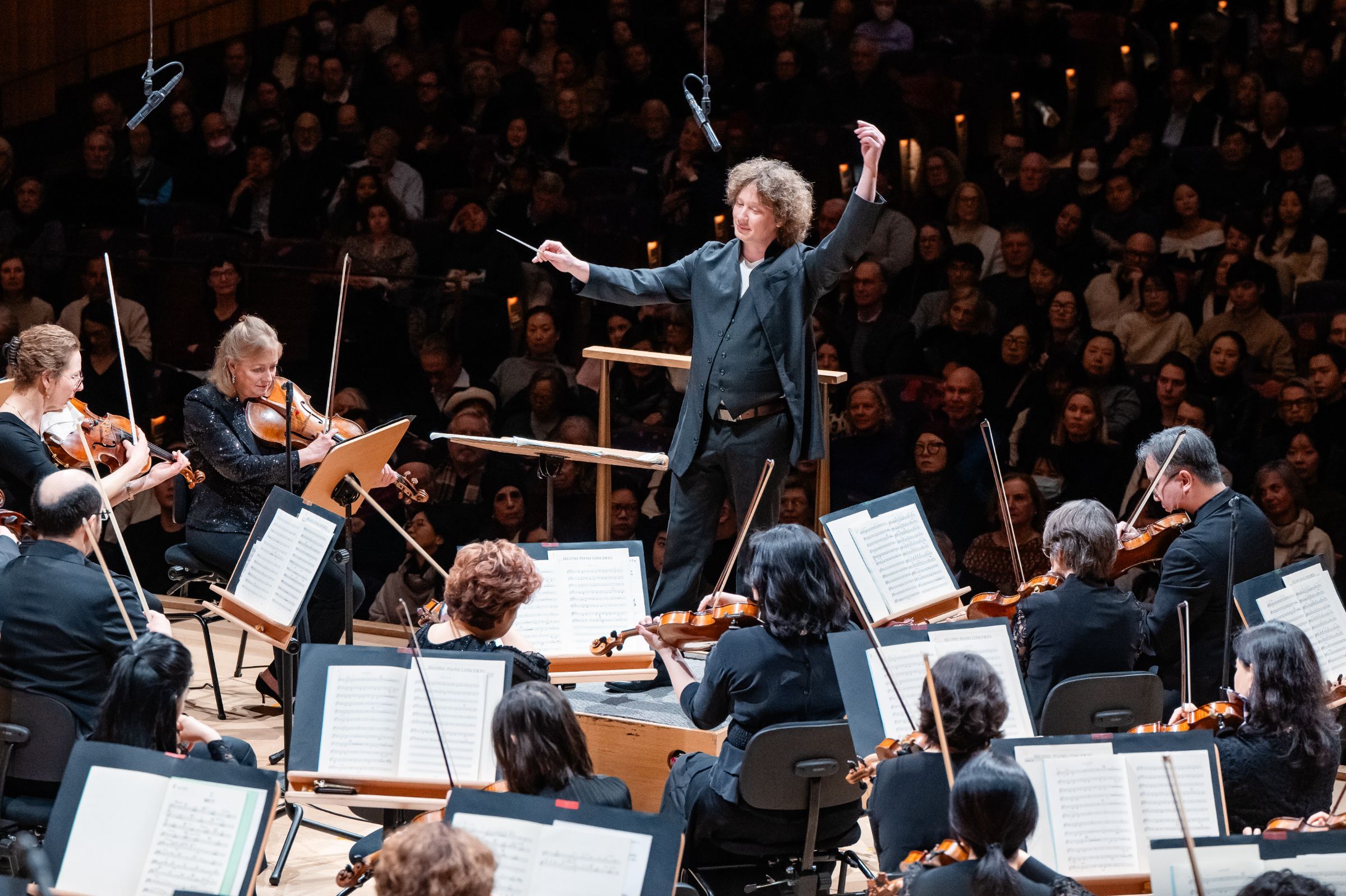 Santtu-Matias Rouvali conducts the New York Philharmonic &copy; Brandon Patoc