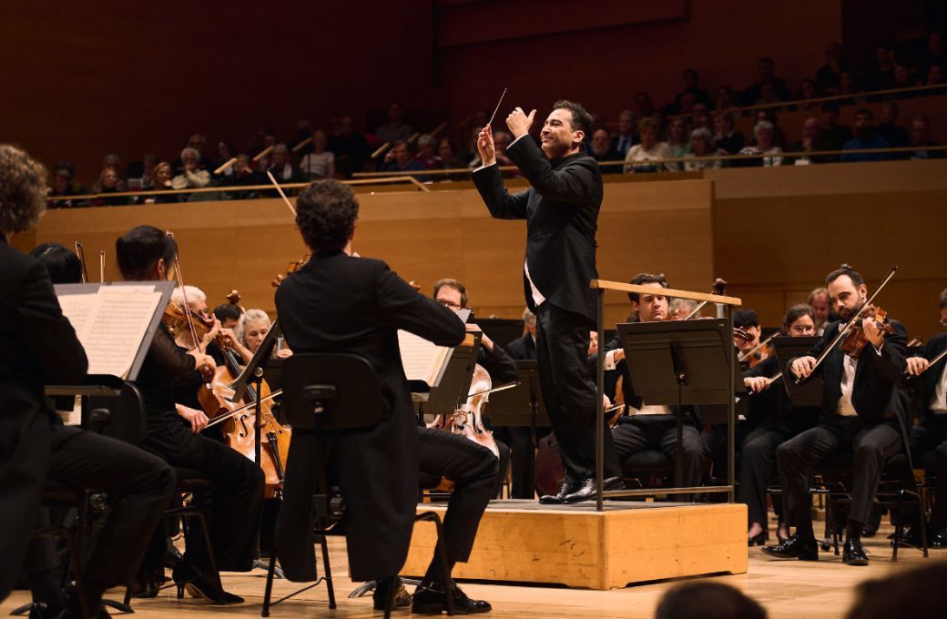 Andr&eacute;s Orozco-Estrada al frente de la WDR Sinfonieorchester &copy; Mario Wurzburger | Ibercamera