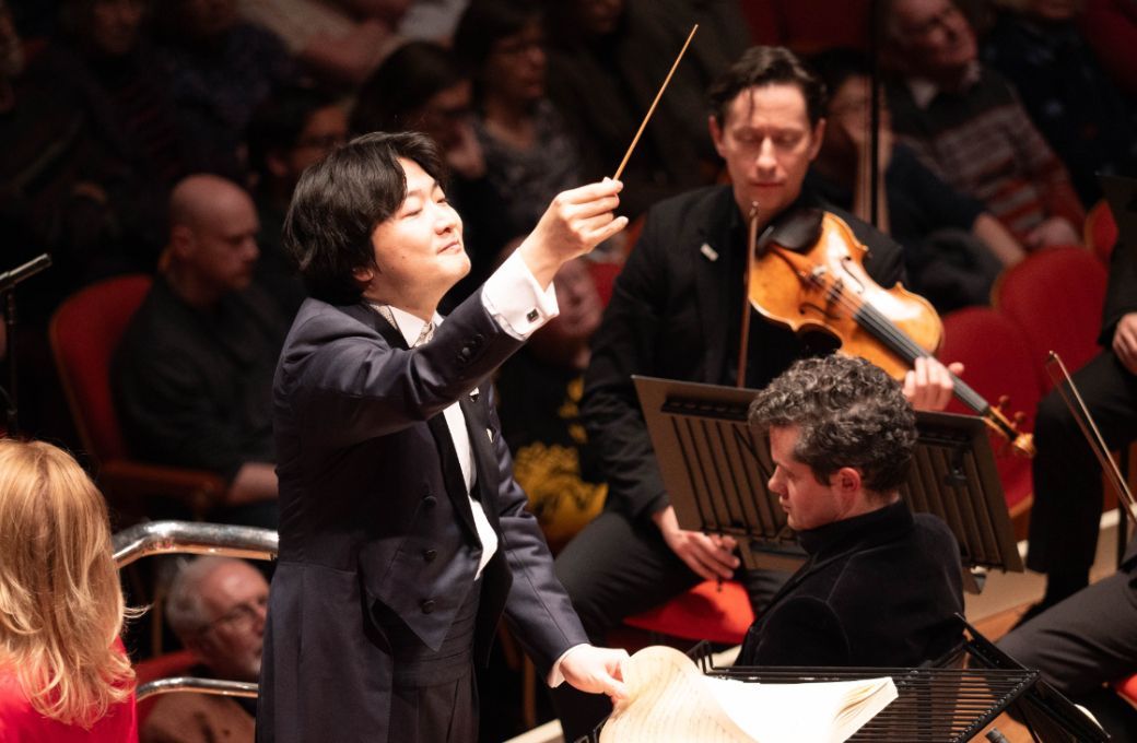 Kazuki Yamada conducts the City of Birmingham Symphony Orchestra © Jonathan Ferro