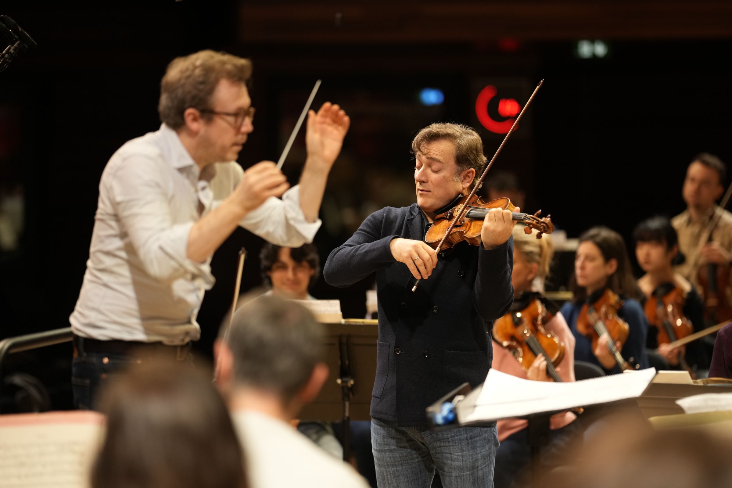 Daniel Harding, Renaud Capuçon et le Philhar' en répétition © Christophe Abramowitz / Radio France