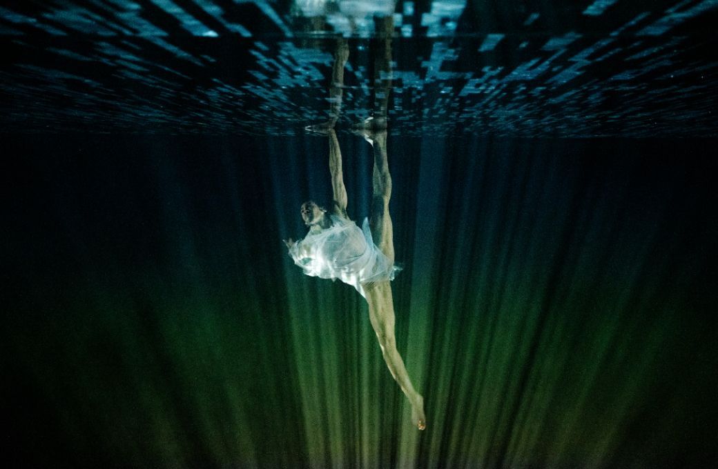 Jasiah Marshall in Wayne McGregor's <i>Deepstaria</i> &copy; Ravi Deepres