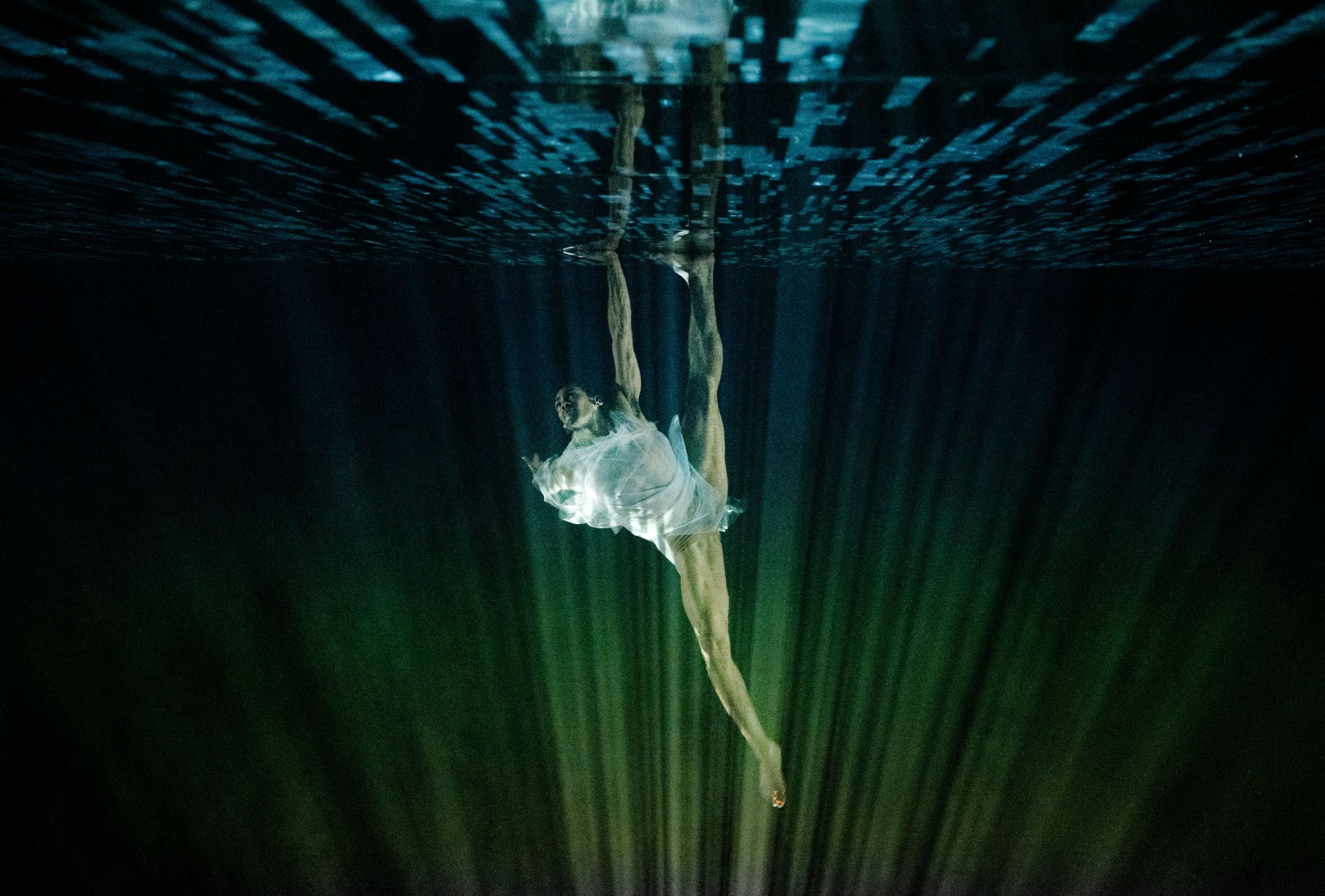Jasiah Marshall in Wayne McGregor's <i>Deepstaria</i> &copy; Ravi Deepres