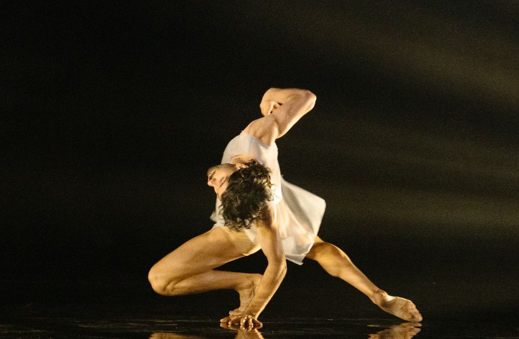 Salvatore De Simone in Wayne McGregor's <i>Deepstaria</i> &copy; Ravi Deepres