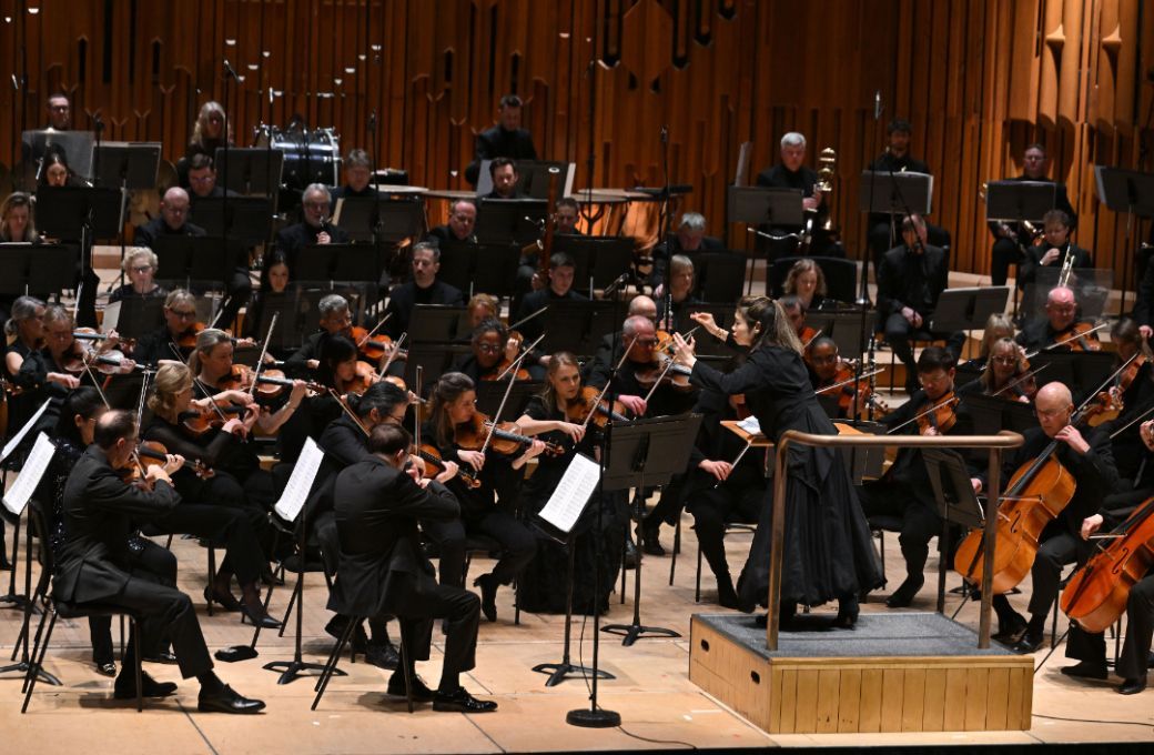 Elim Chan conducts the BBC Symphony Orchestra © BBC | Mark Allan