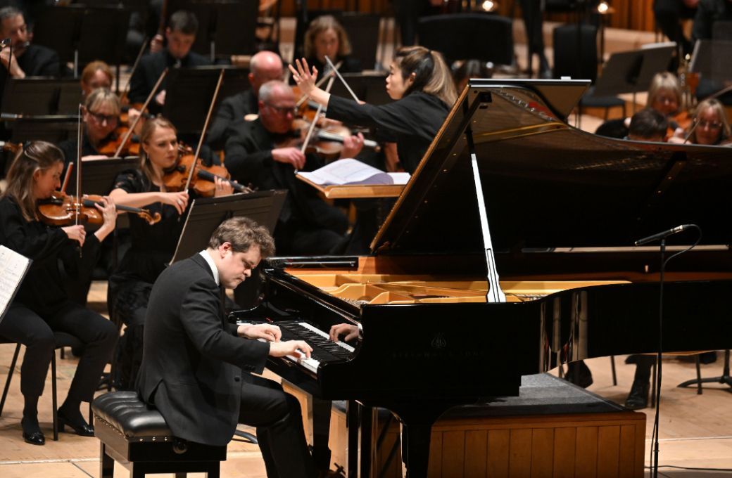Benjamin Grosvenor, Elim Chan and the BBC Symphony Orchestra © BBC | Mark Allan