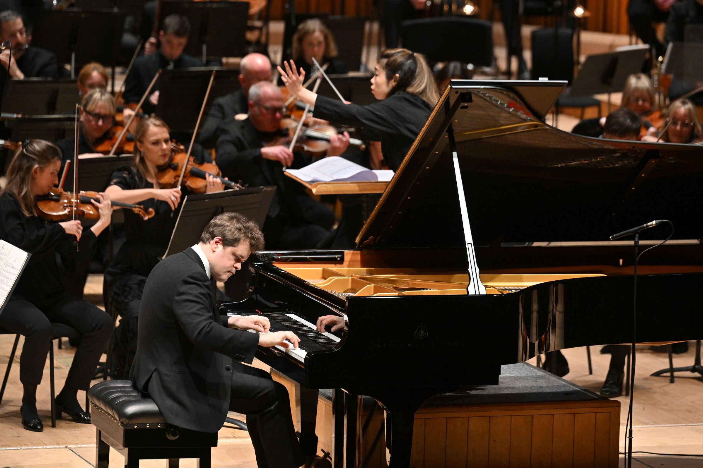 Benjamin Grosvenor, Elim Chan and the BBC Symphony Orchestra © BBC | Mark Allan