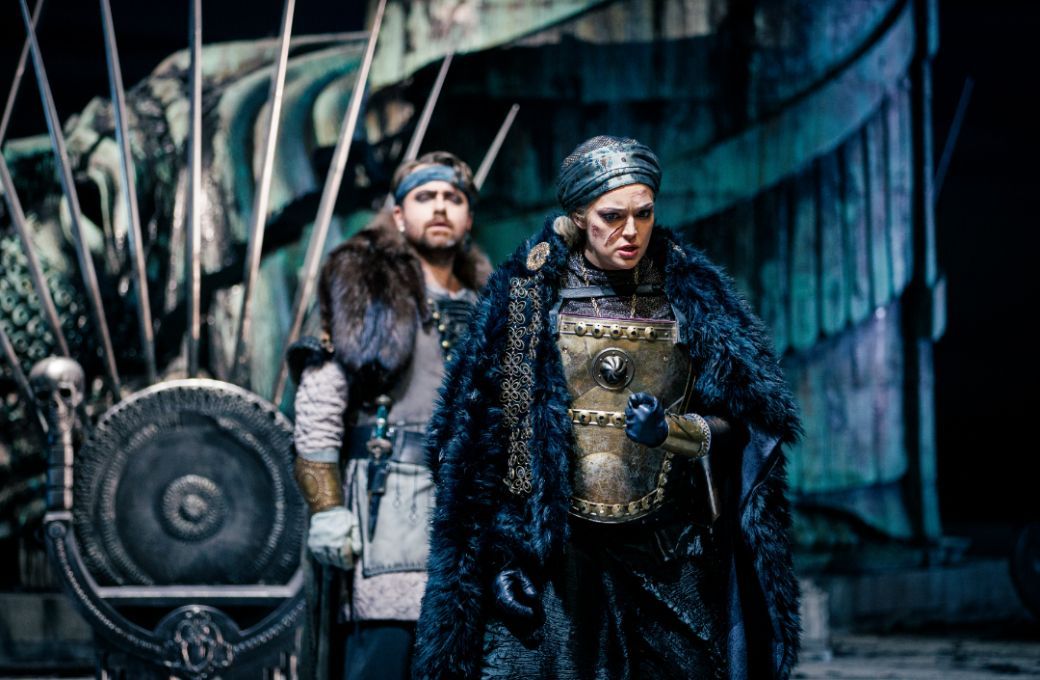Rafał Tomkiewicz (Siroe) and Sophie Junker (Emira) &copy; Felix Grünschloss
