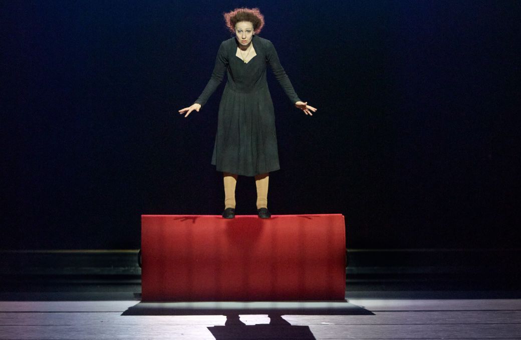 Tiina Myllymäki as the older Piaf in Reija Wäre's <i>Édith Piaf: La vie en rose</i> © Jonas Lundqvist