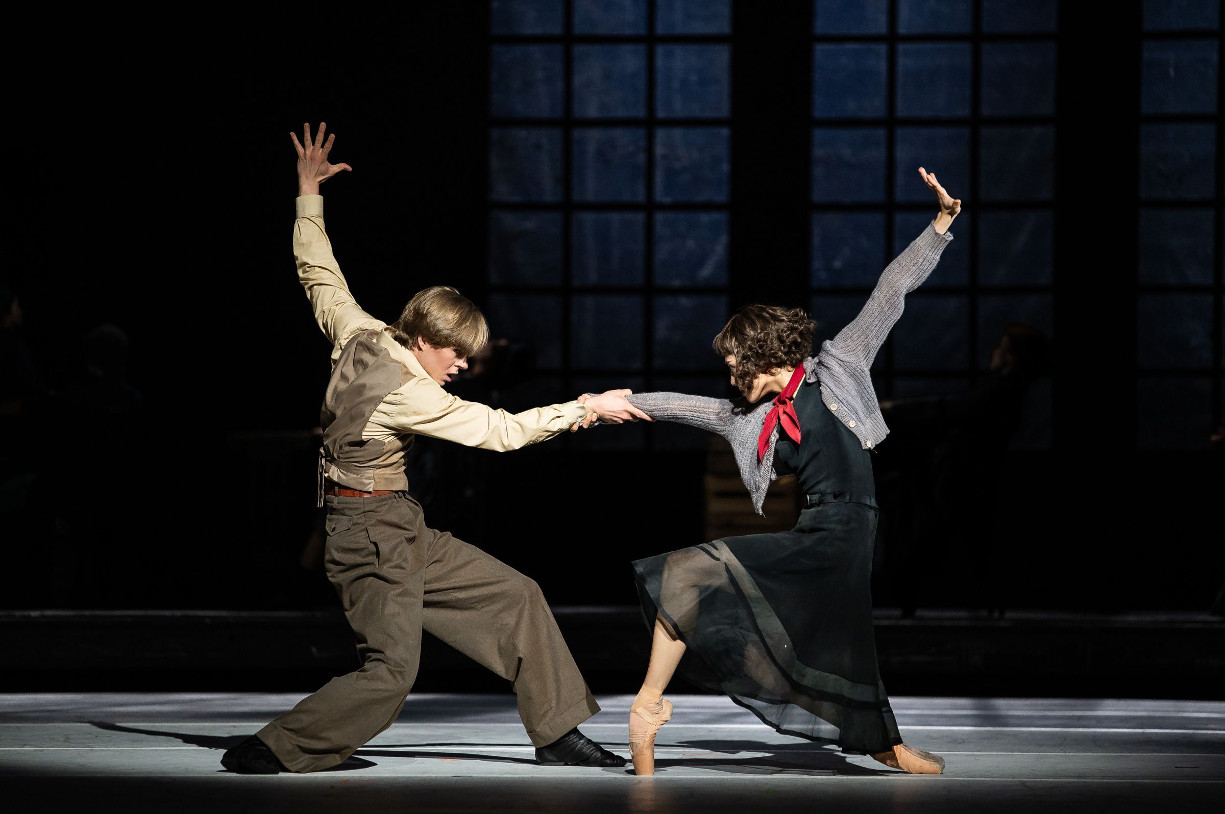 Atte Kilpinen as Louis and Hye Ji Kang as the teenage Piaf in <i>Édith Piaf: La vie en rose</i> &copy; Roosa Oksaharju