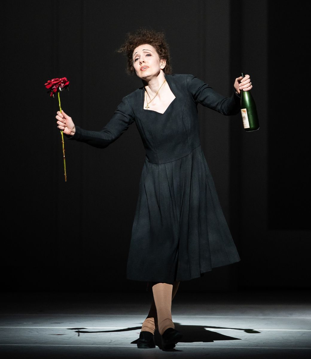 Tiina Myllym&auml;ki as the older Piaf in <i>&Eacute;dith Piaf: La vie en rose</i> &copy; Roosa Oksaharju