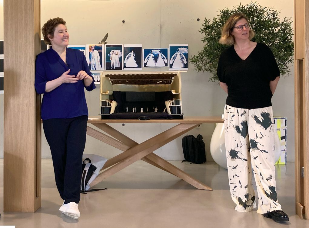 Daniela Kerck et Astrid Steiner présentent des dessins conceptuels © Daria Moudrolioubova | Insula orchestra