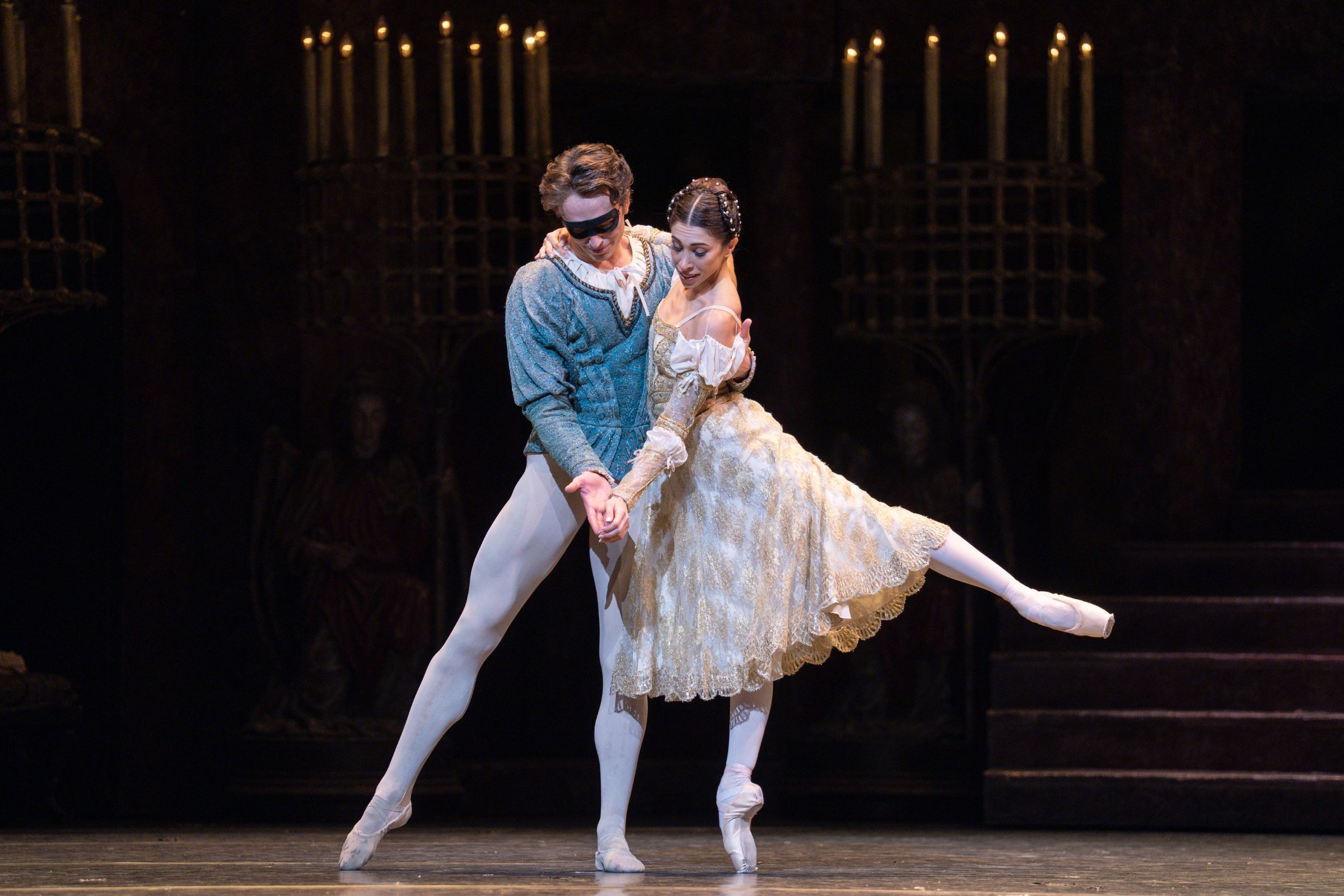 Matthew Ball (Romeo) and Yasmine Naghdi (Juliet) &copy; RBO | Andrej Uspenski