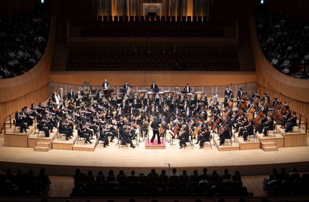 Myung-whun Chung conducts members of the KBS Symphony Orchestra and Tokyo Philharmonic &copy; Courtesy of KBS Symphony Orchestra