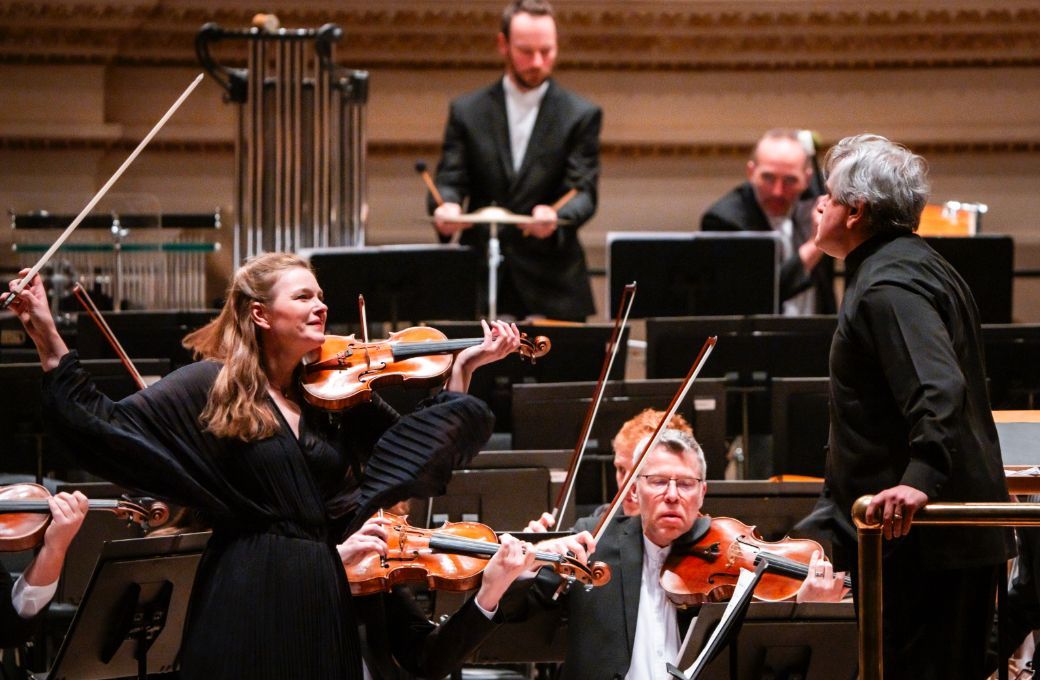 Janine Jansen, Sir Antonio Pappano and members of the LSO &copy; Chris Lee
