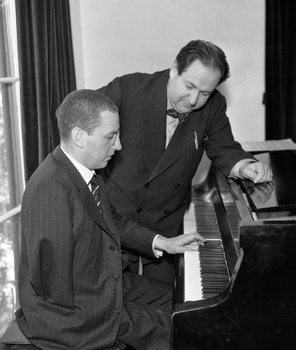 Paul Wittgenstein plays for Erich Wolfgang Korngold © Los Angeles Times | Wikimedia Commons