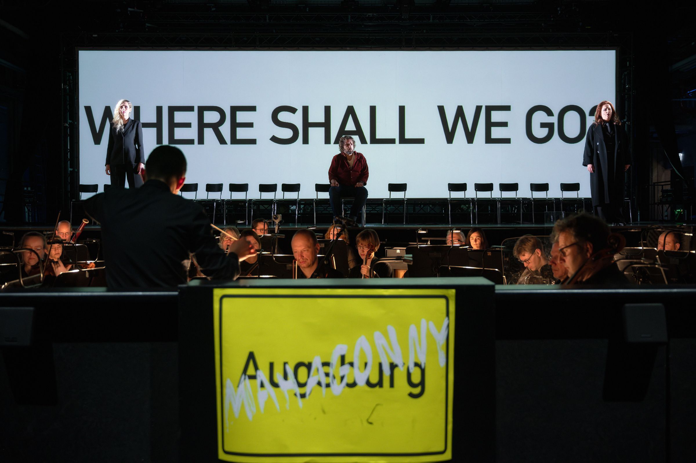 Sally du Randt (Jenny), Mirko Roschkowski (Jimmy) und Kate Allen (Leokadia Begbick) &copy; Jan-Pieter Fuhr