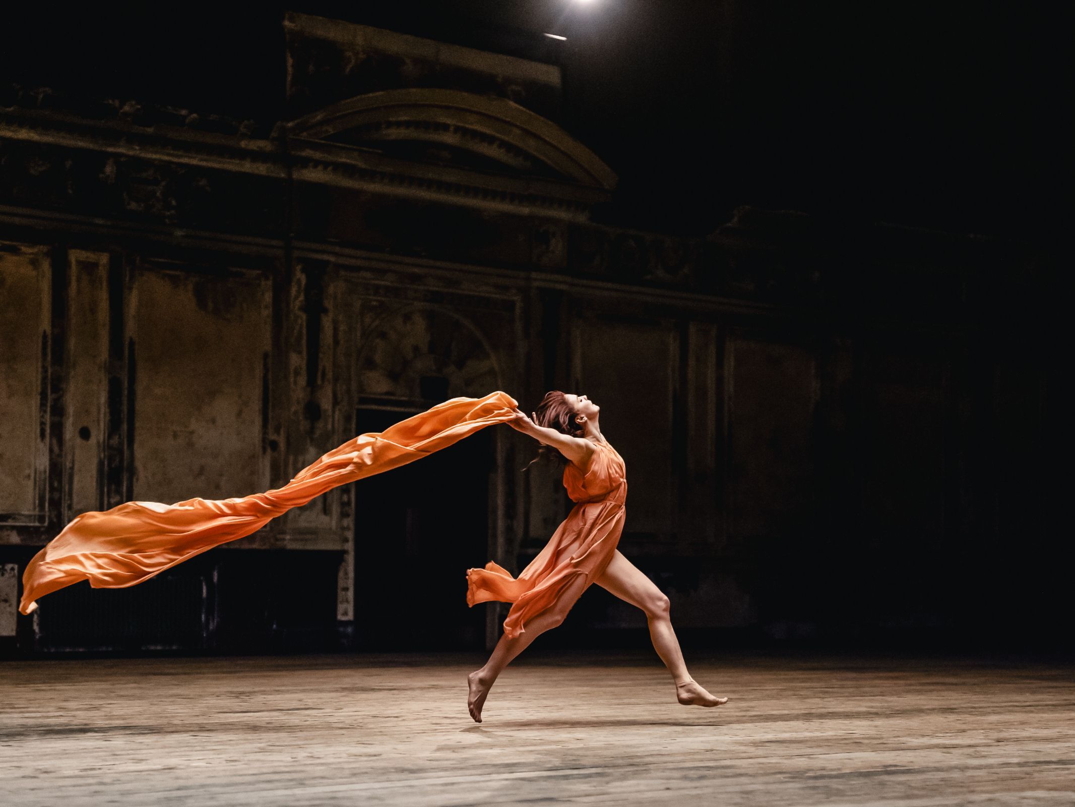 Natalia Osipova in Ashton's <i>Five Brahms Waltzes in the Manner of Isadora Duncan</i> © Andrej Uspensiki