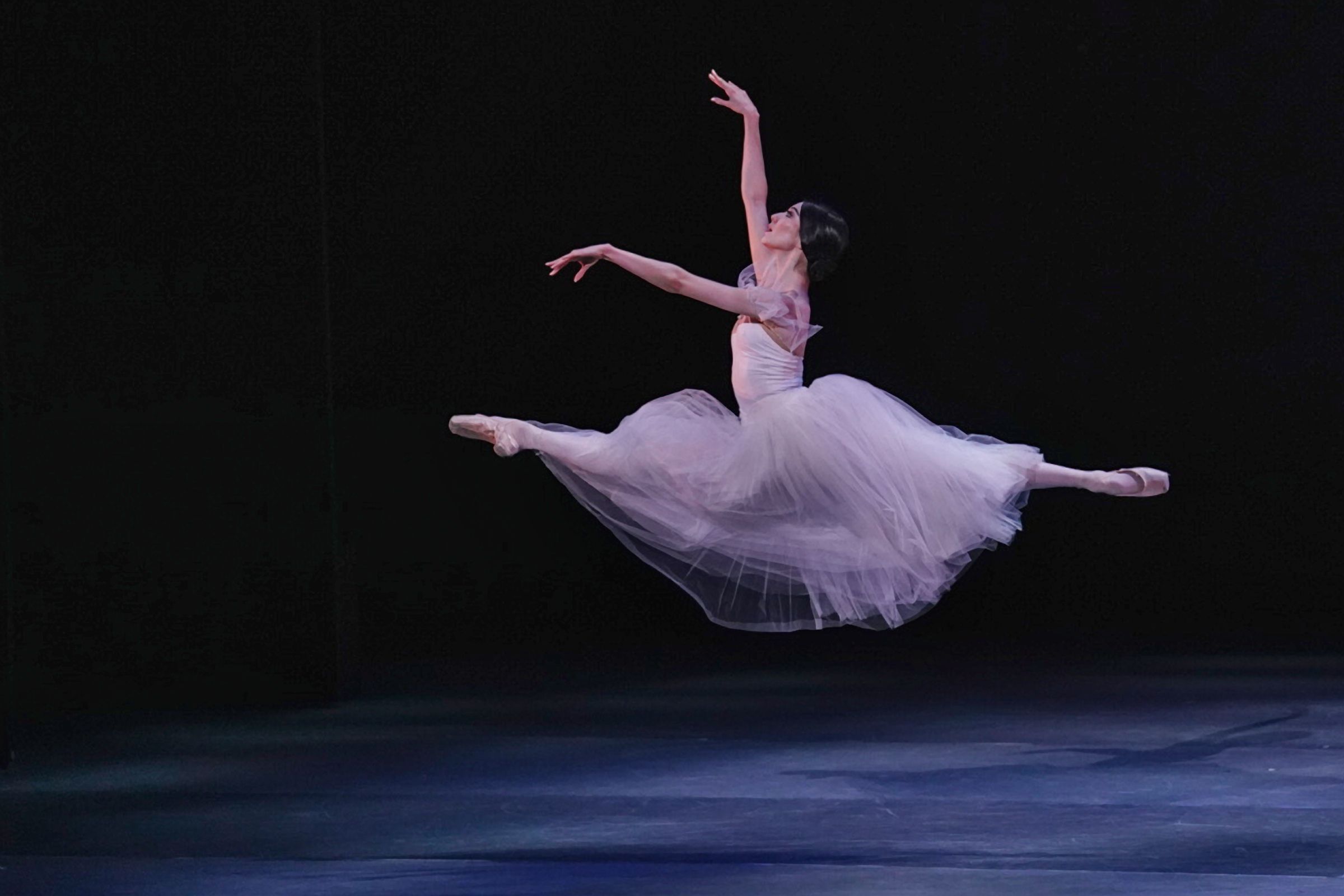 Chloe Misseldine in <i>Giselle</i> &copy; Malcom Levinkind