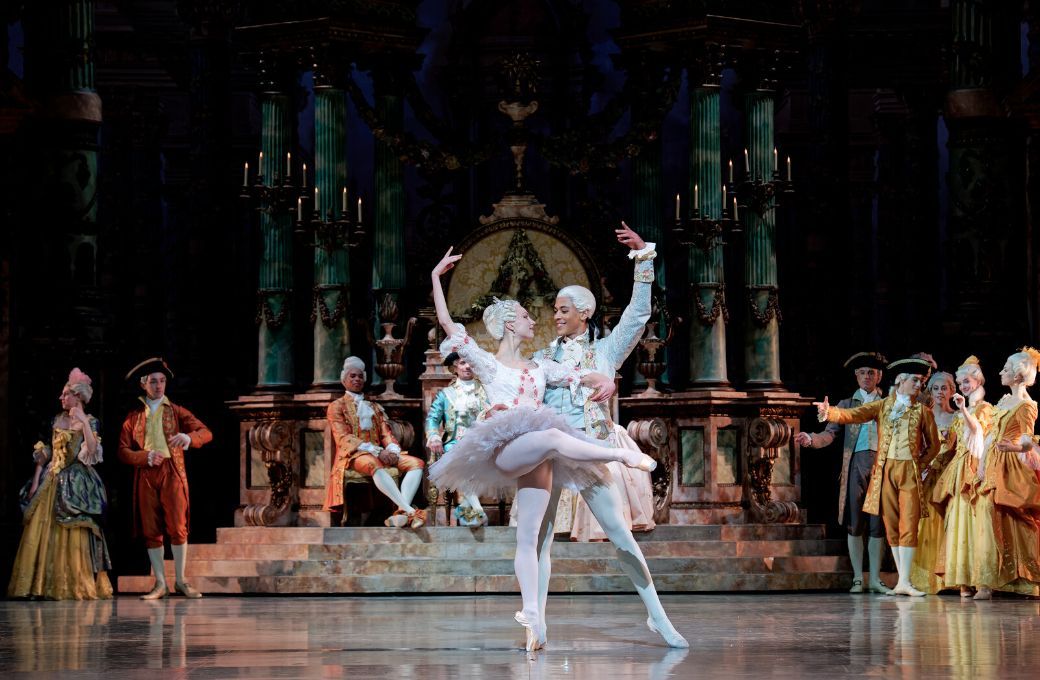 Bleuenn Battistoni et Guillaume Diop dans <i>La Belle au bois dormant</i> &copy; Agathe Poupeney / Opéra national de Paris