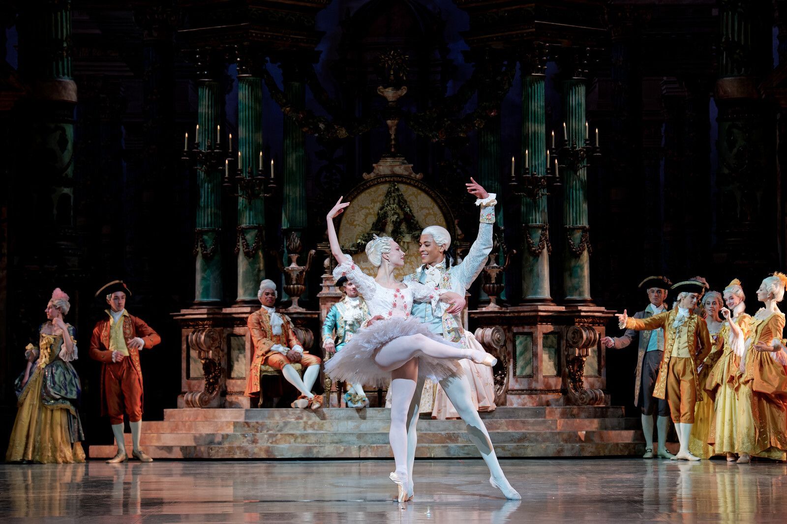 Bleuenn Battistoni et Guillaume Diop dans <i>La Belle au bois dormant</i> © Agathe Poupeney / Opéra national de Paris