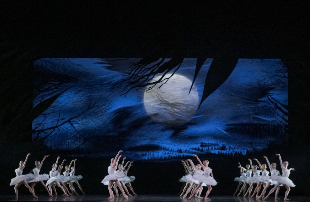 National Ballet of Canada in <i>Swan Lake</i> &copy; Karolina Kuras