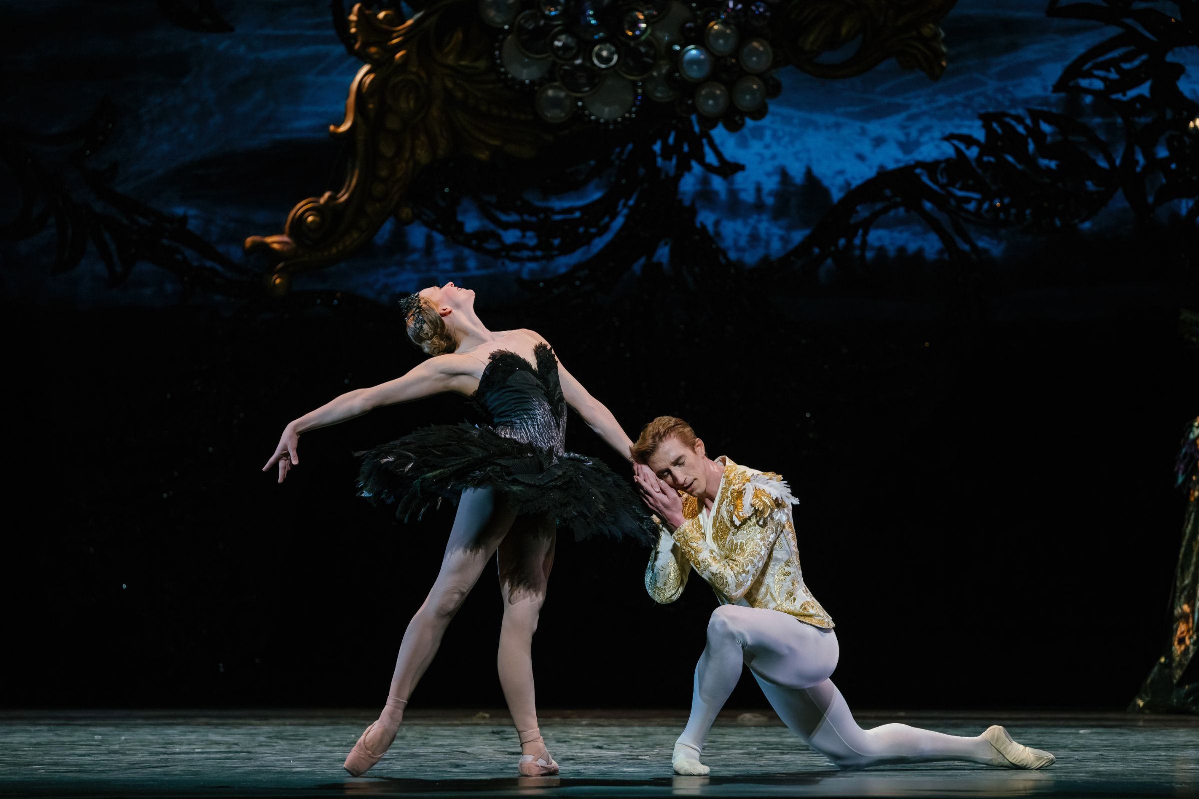 Genevieve Penn Nabity and Ben Rudisin in <i>Swan Lake</i> &copy; Karolina Kuras