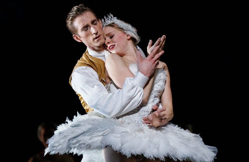 Ben Rudisin and Genevieve Penn Nabity in <i>Swan Lake</i> &copy; Karolina Kuras