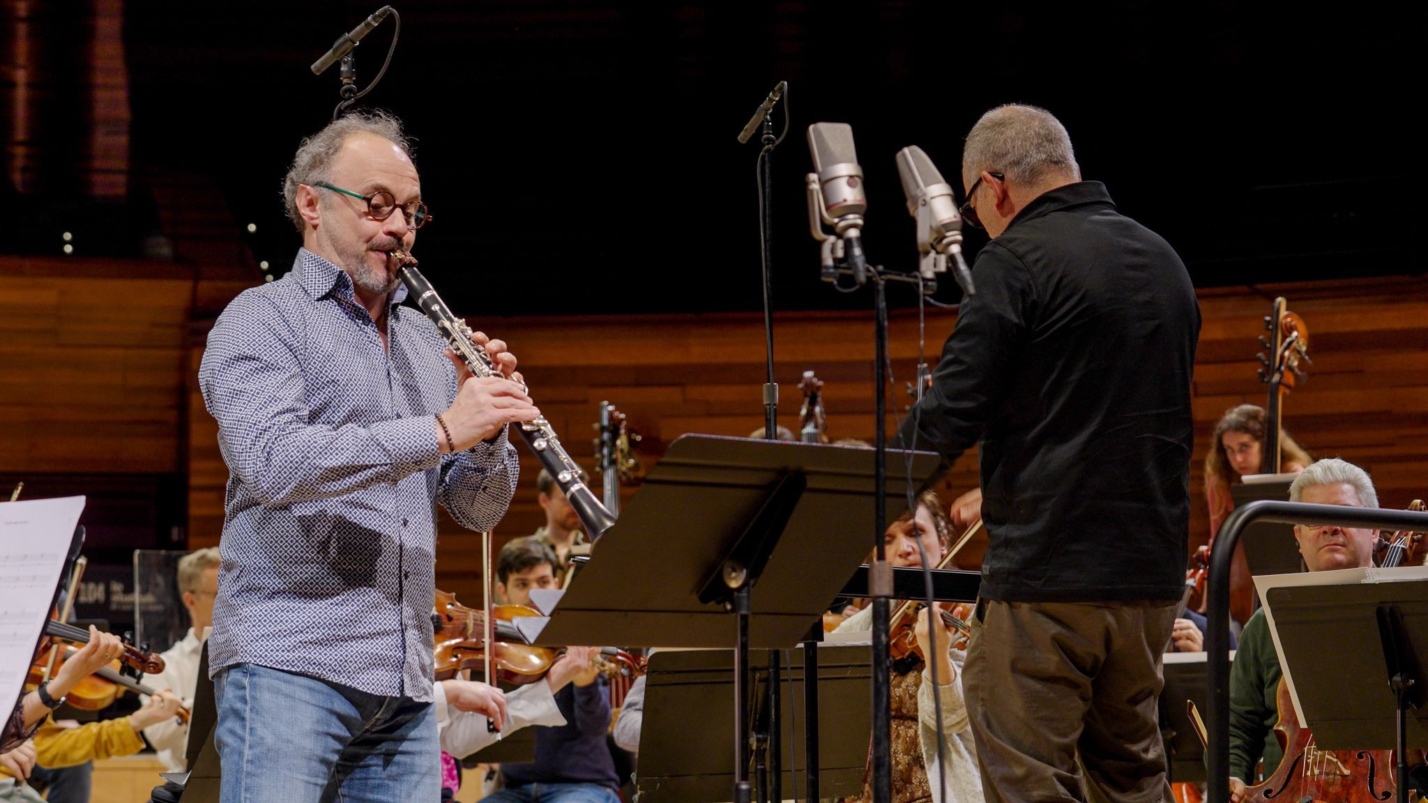 Jérôme Voisin, Roland Hayrabedian et l'Orchestre Philharmonique de Radio France en répétition © Dimitri Scapolan / Radio France