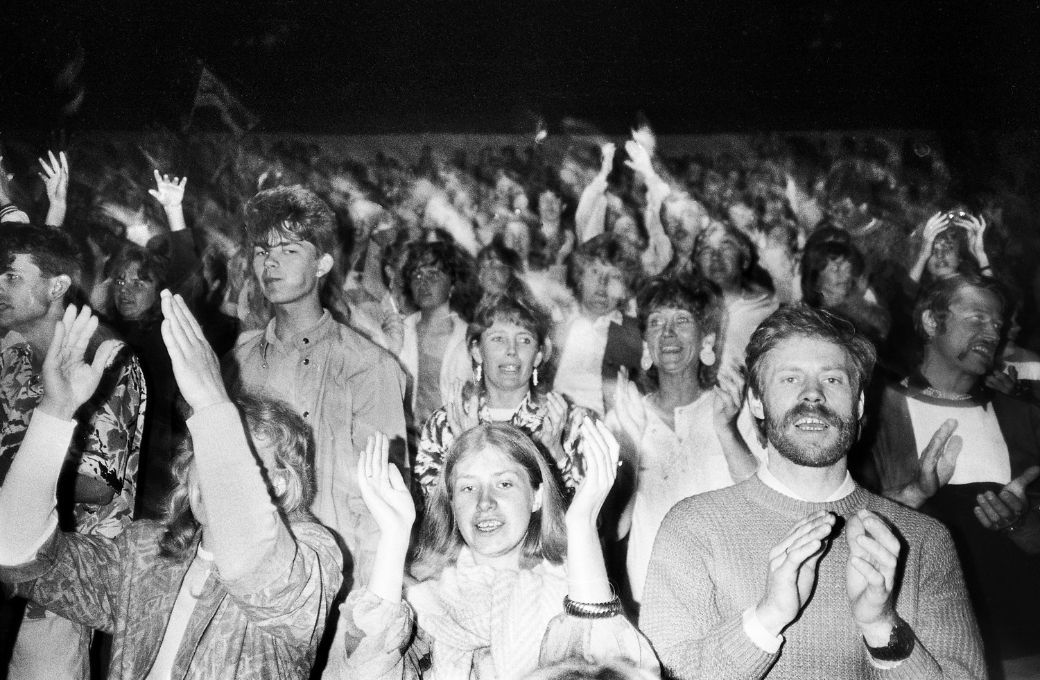 Night singing at Talinn Song Festival Grounds, 1988 &copy; Jaan K&uuml;nnap