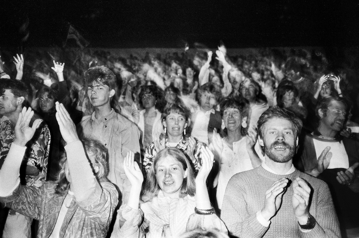 Night singing at Talinn Song Festival Grounds, 1988 &copy; Jaan Künnap