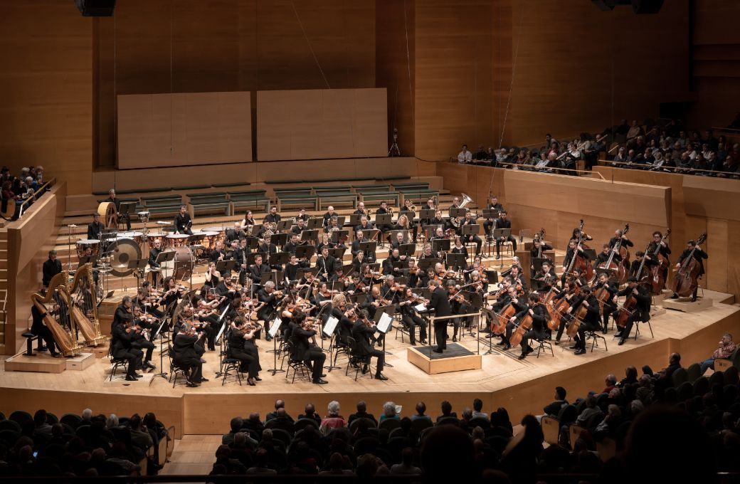 Ludovic Morlot al frente de la Orquestra Simf&ograve;nica de Barcelona &copy; May Zircus | L'Auditori