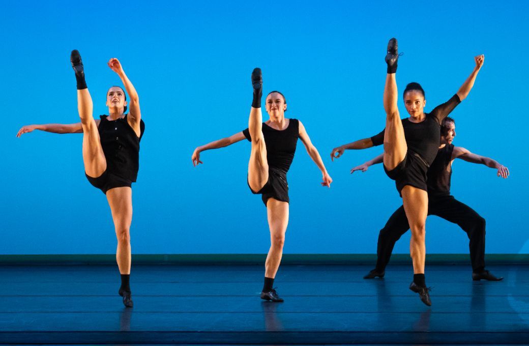 Twyla Tharp Dance Foundation in <i>Slacktide</i> &copy; Steven Pisano