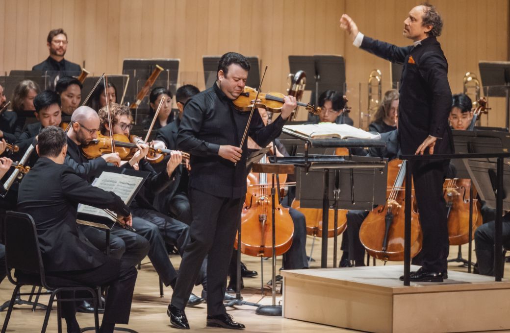 Vadim Gluzman, Otto Tausk and the Vancouver Symphony Orchestra © Jae Yang