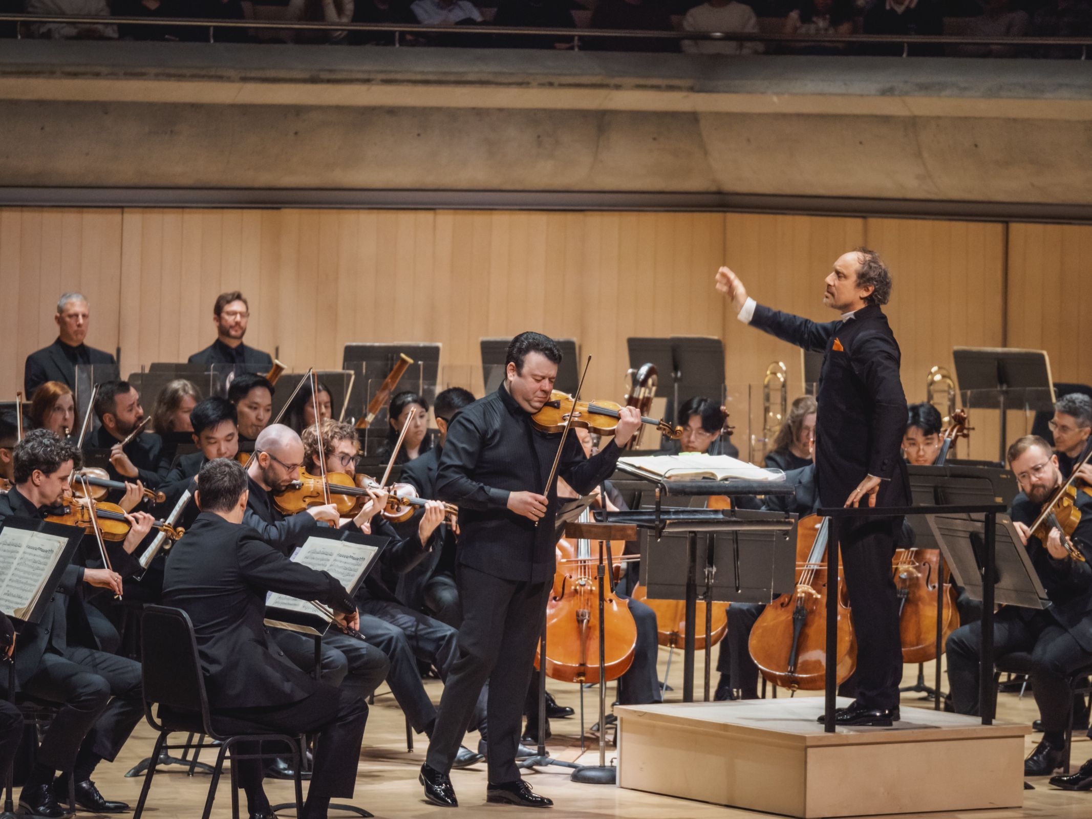 Vadim Gluzman, Otto Tausk and the Vancouver Symphony Orchestra &copy; Jae Yang