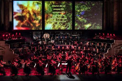 Richard Farnes and the Orchestra of Opera North &copy; Clive Barda