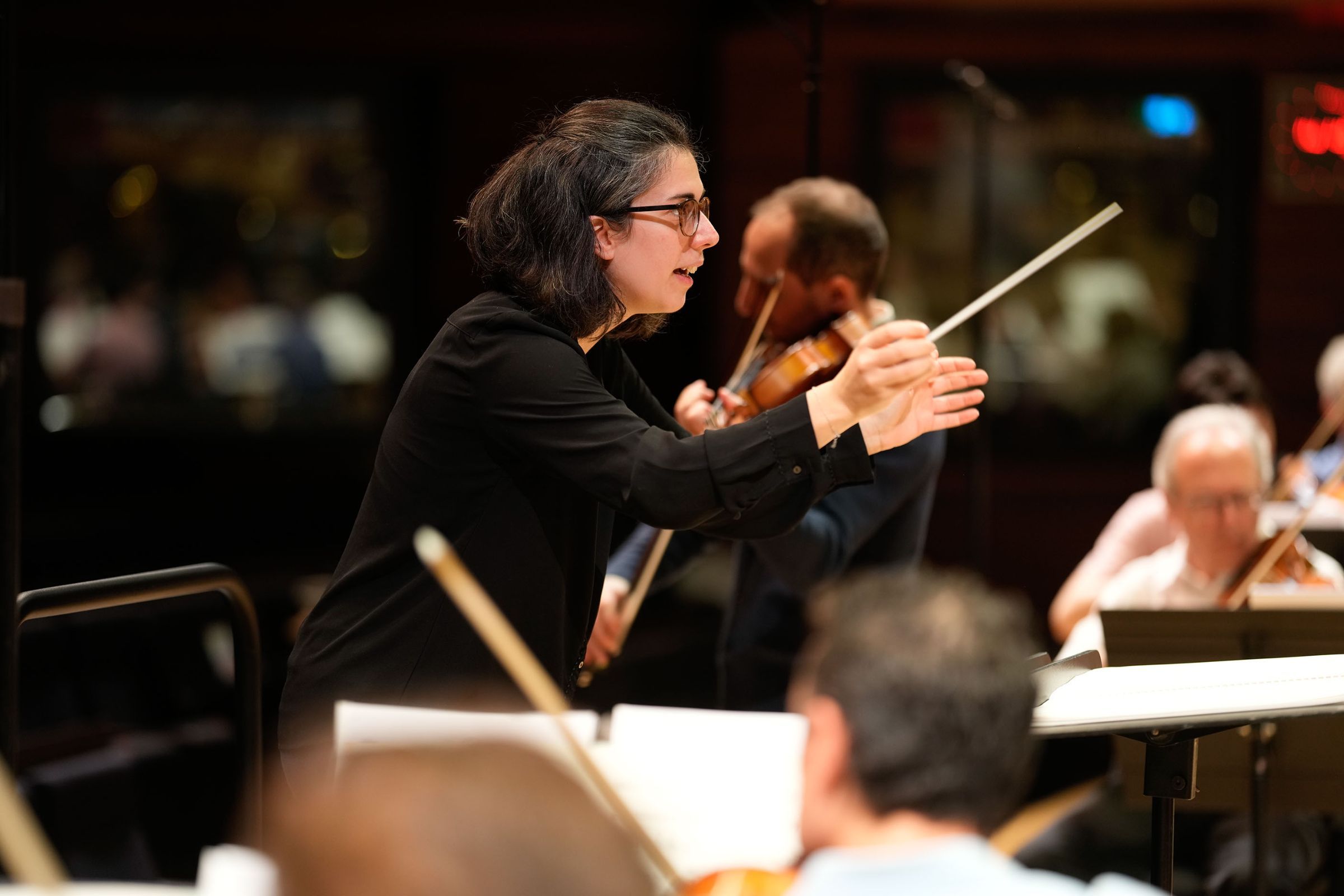 Marie Jacquot en répétition avec l'Orchestre National de France © Christophe Abramowitz / Radio France