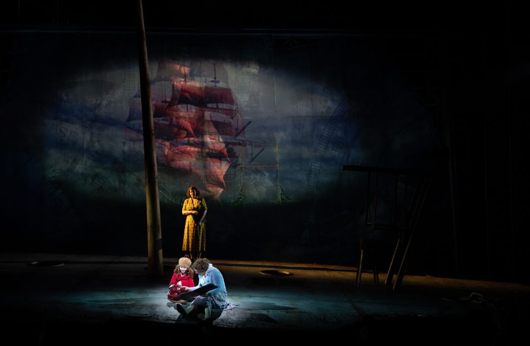 Giselle Allen (Senta) &copy; Patrick Redmond