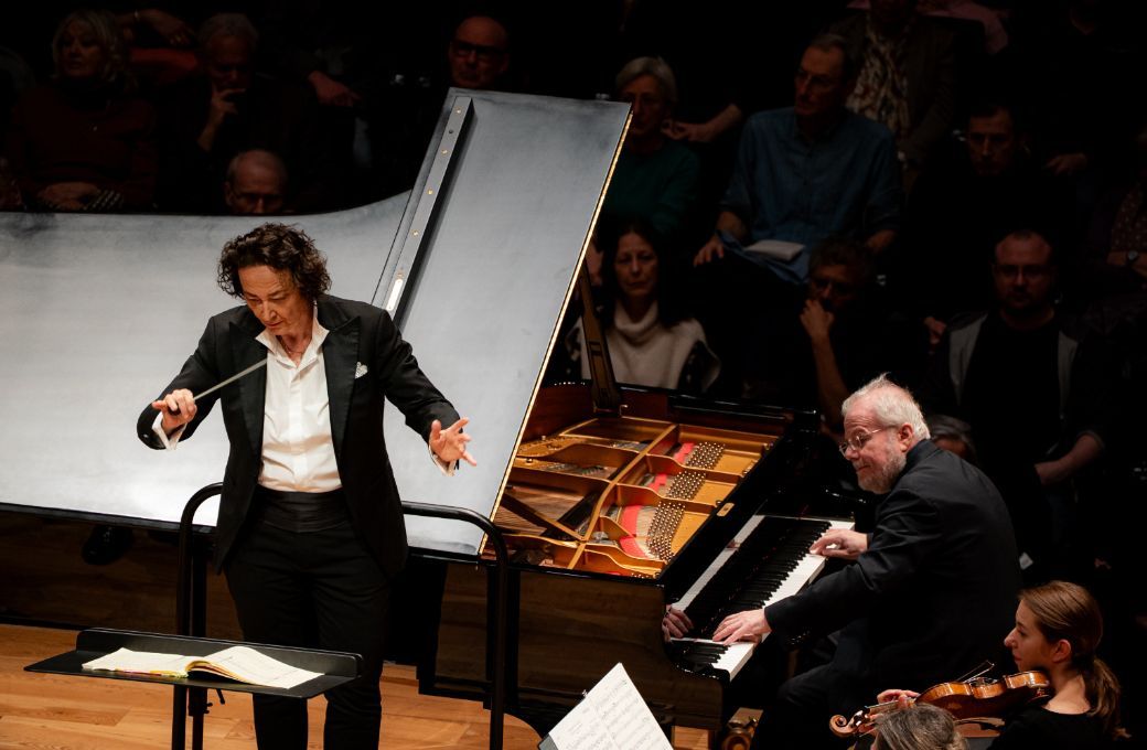 Nathalie Stutzmann et Emanuel Ax face à l'Orchestre de Paris © Maxime Guthfreund