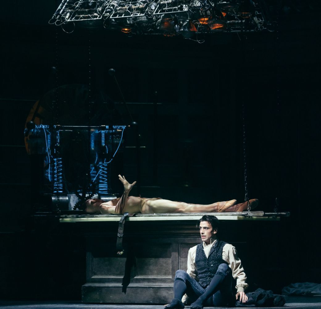 Wei Wang and Joseph Walsh in Liam Scarlett's <i>Frankenstein</i> &copy; San Francisco Ballet, Lindsey Rallo